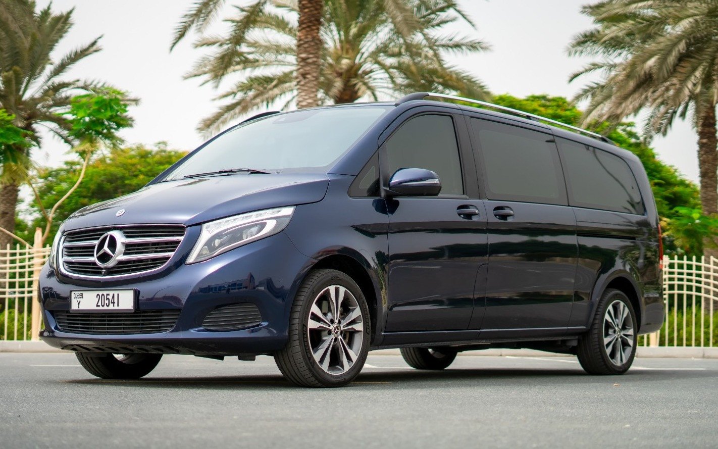 Minivan for rent in Dubai with driver for family and group travel