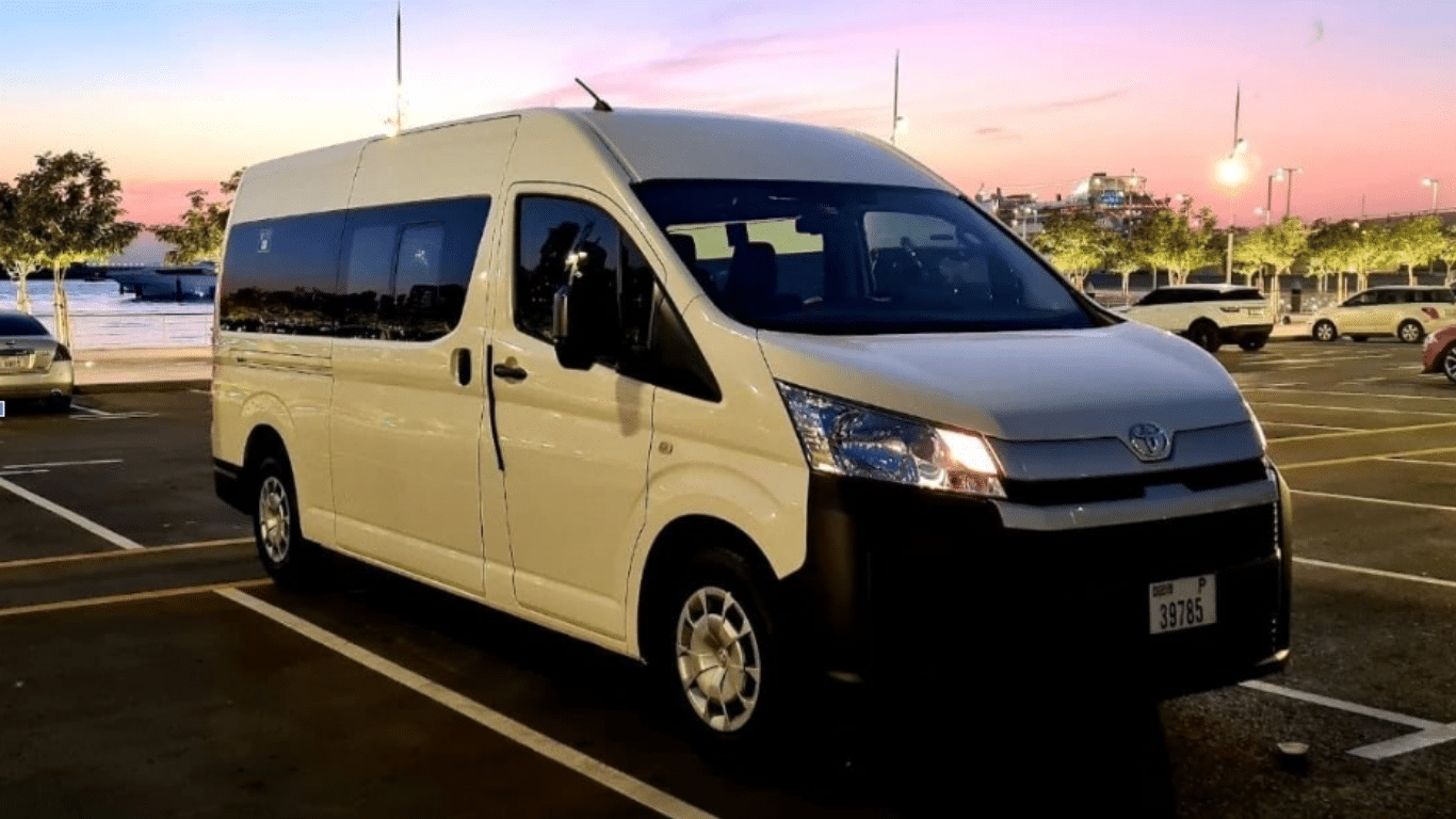 Luxury car airport transfer in Dubai offering comfortable and private travel