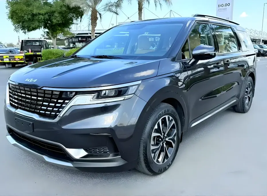 7-seater car rental for family and group travel in Dubai