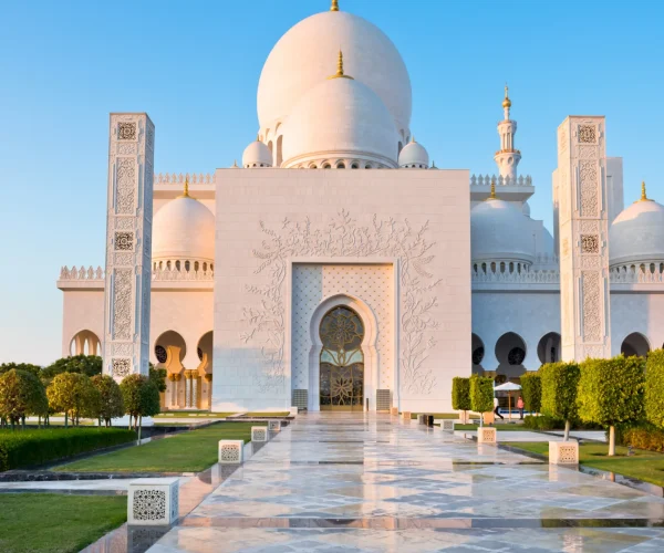 Tour transport service for groups traveling from Dubai to Abu Dhabi city tour in comfortable bus or van