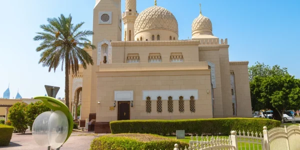 Sharjah Tour Experience with Comfortable Transport